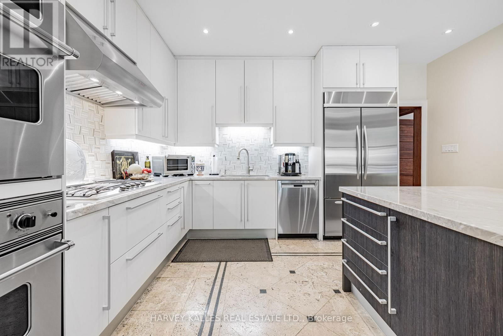 386 PALMERSTON BOULEVARD Image 12