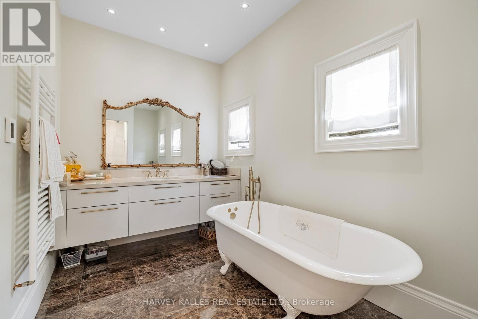 386 PALMERSTON BOULEVARD Image 17