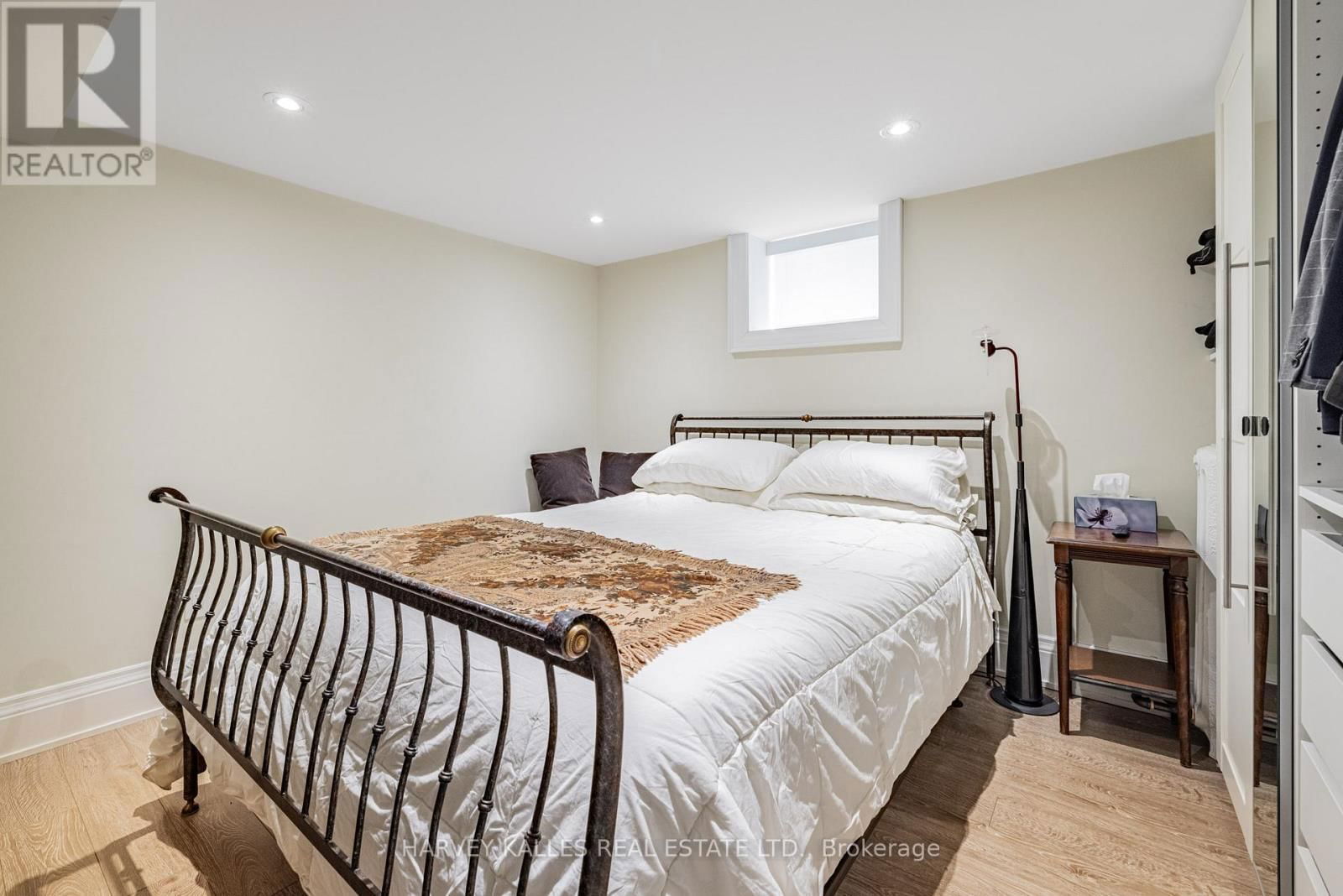 386 PALMERSTON BOULEVARD Image 18