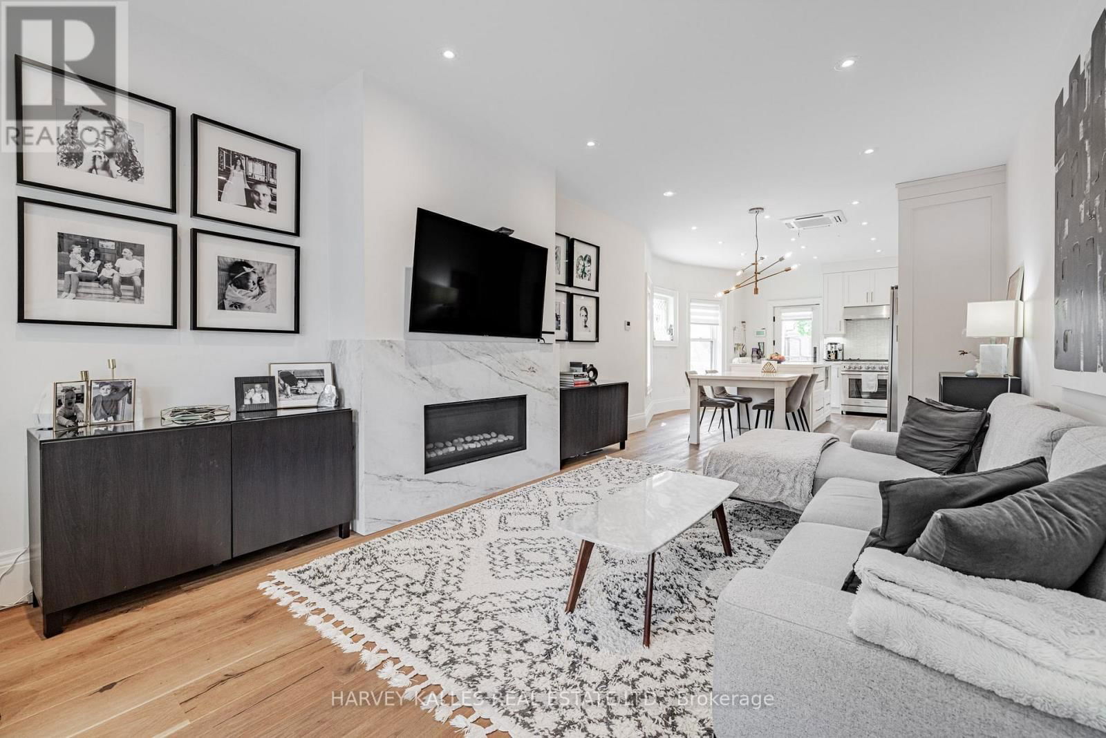 386 PALMERSTON BOULEVARD Image 20