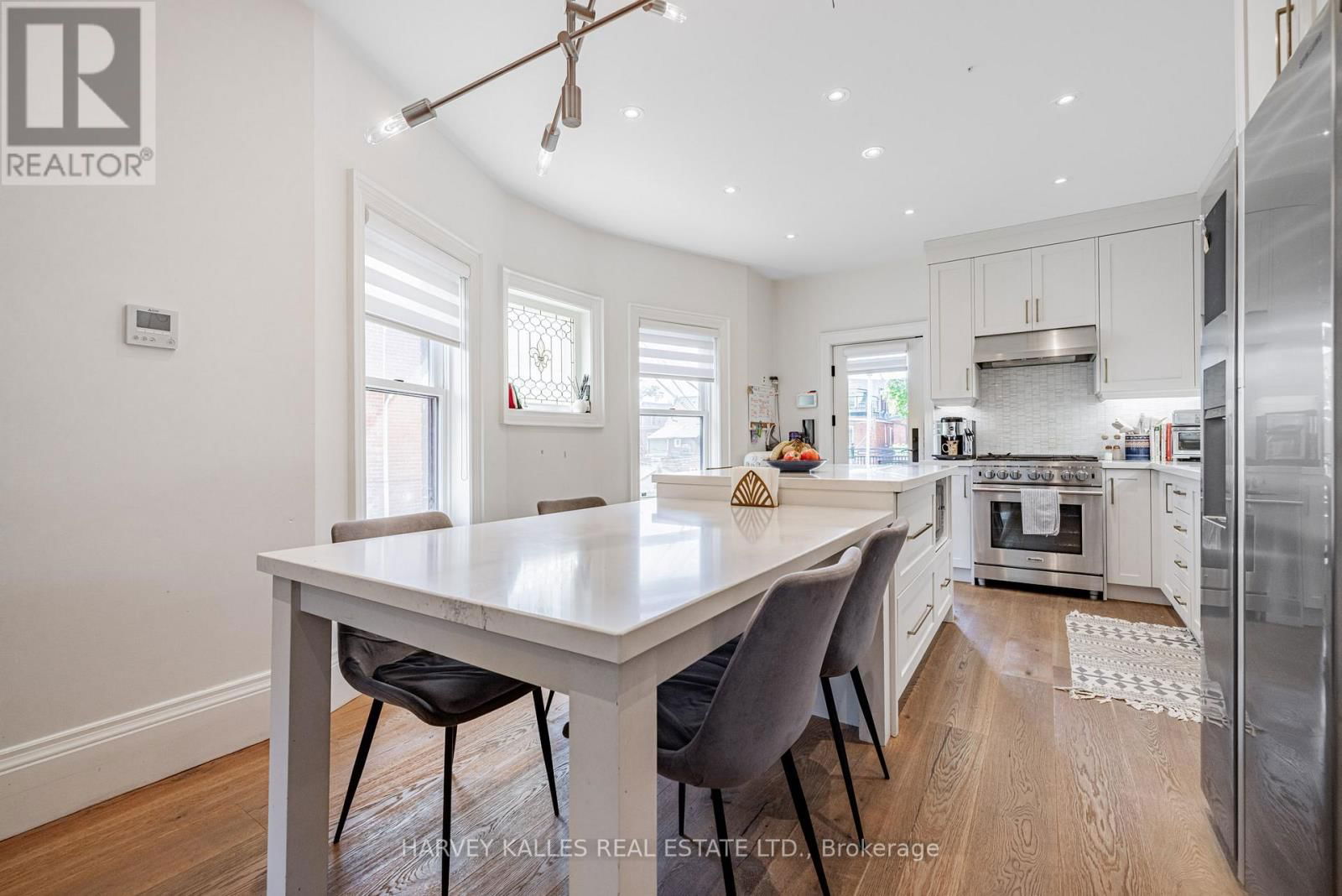 386 PALMERSTON BOULEVARD Image 21