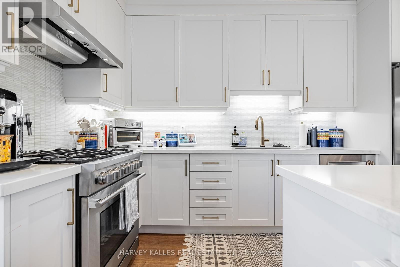 386 PALMERSTON BOULEVARD Image 22