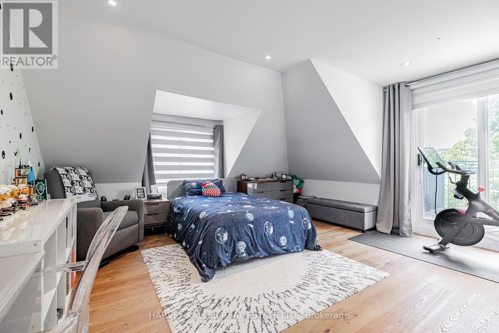 386 PALMERSTON BOULEVARD Image 27