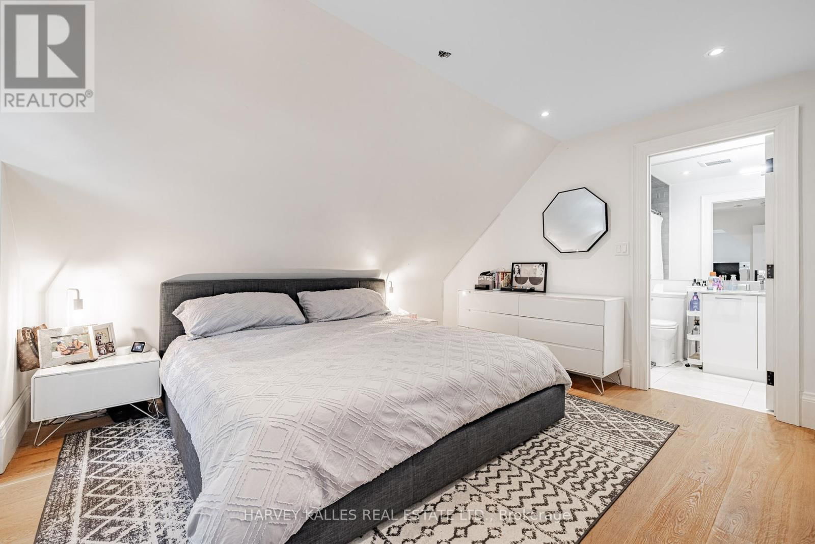 386 PALMERSTON BOULEVARD Image 29