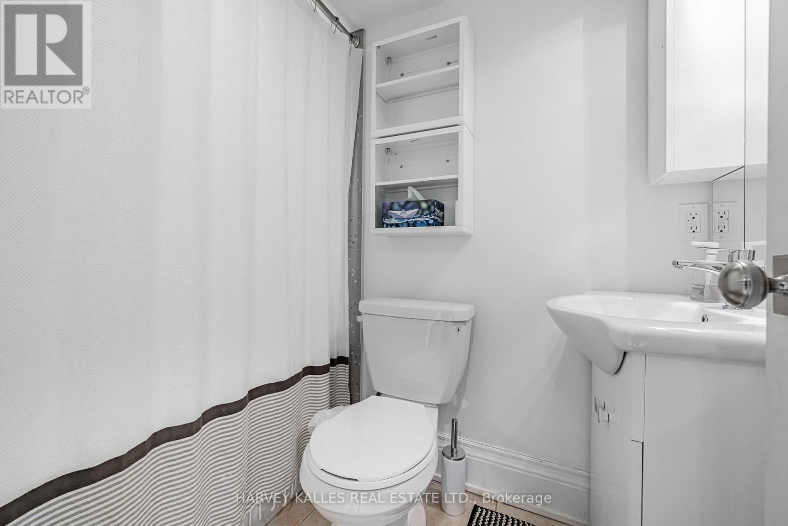 386 PALMERSTON BOULEVARD Image 35
