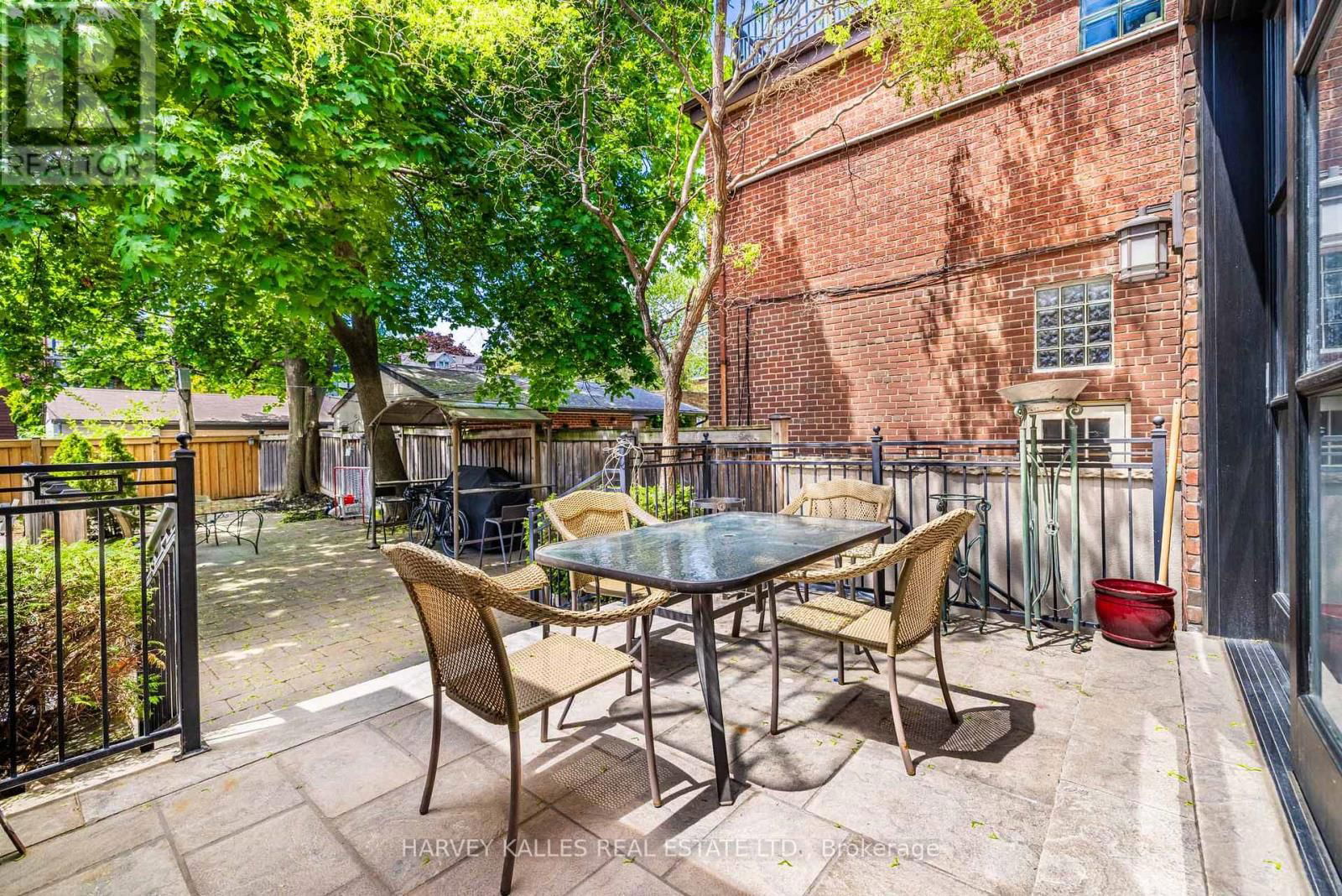 386 PALMERSTON BOULEVARD Image 40