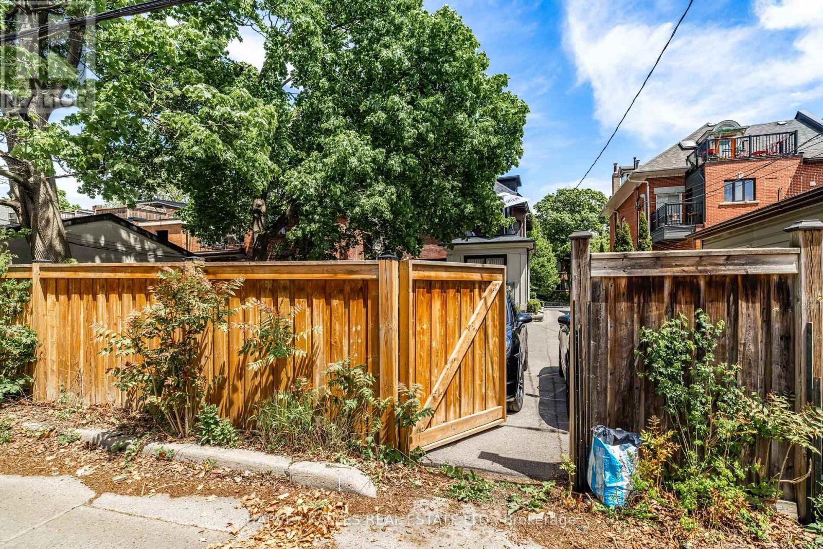 386 PALMERSTON BOULEVARD Image 42