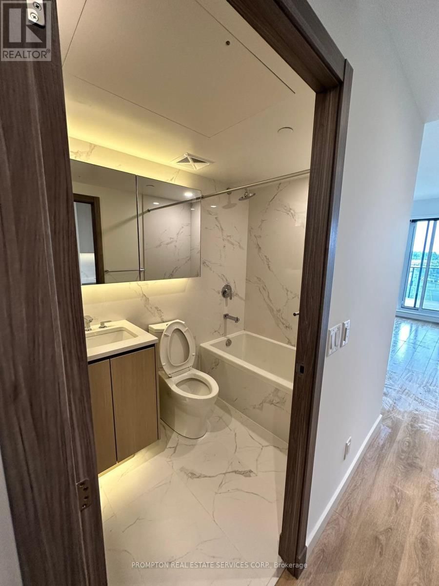 611 - 25 MCMAHON DRIVE Image 30