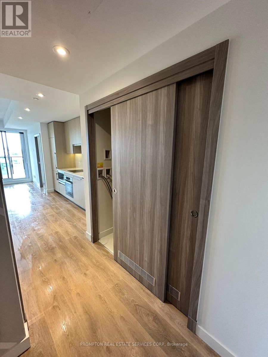 611 - 25 MCMAHON DRIVE Image 34