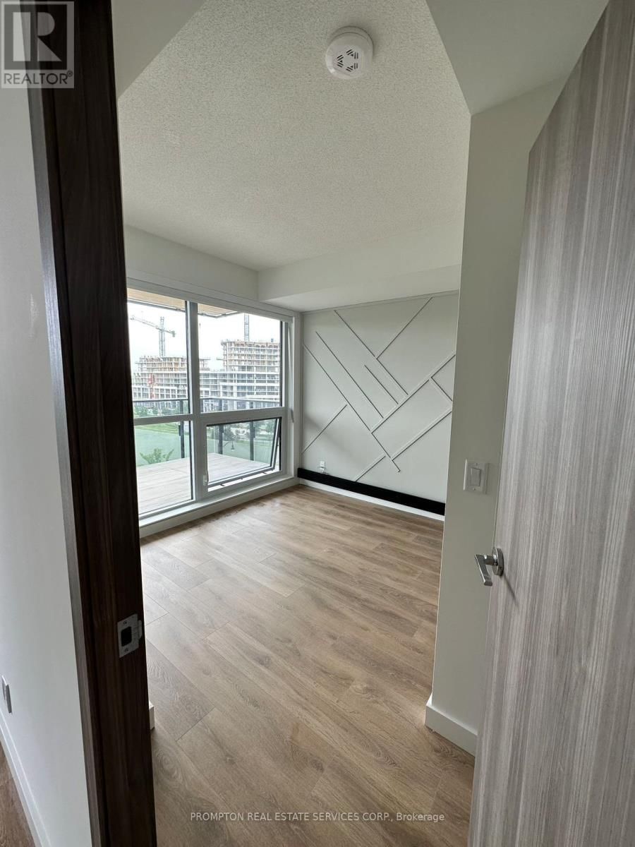 611 - 25 MCMAHON DRIVE Image 38