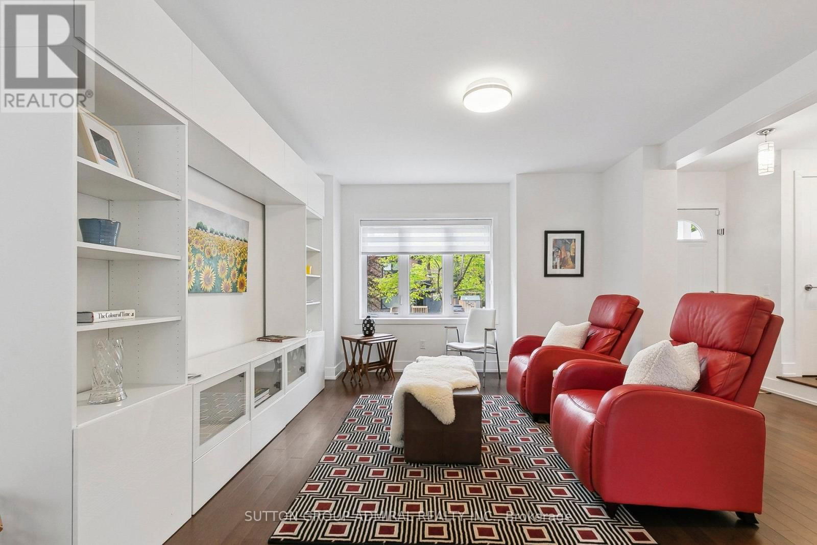 34 ELVINA GARDENS Image 11