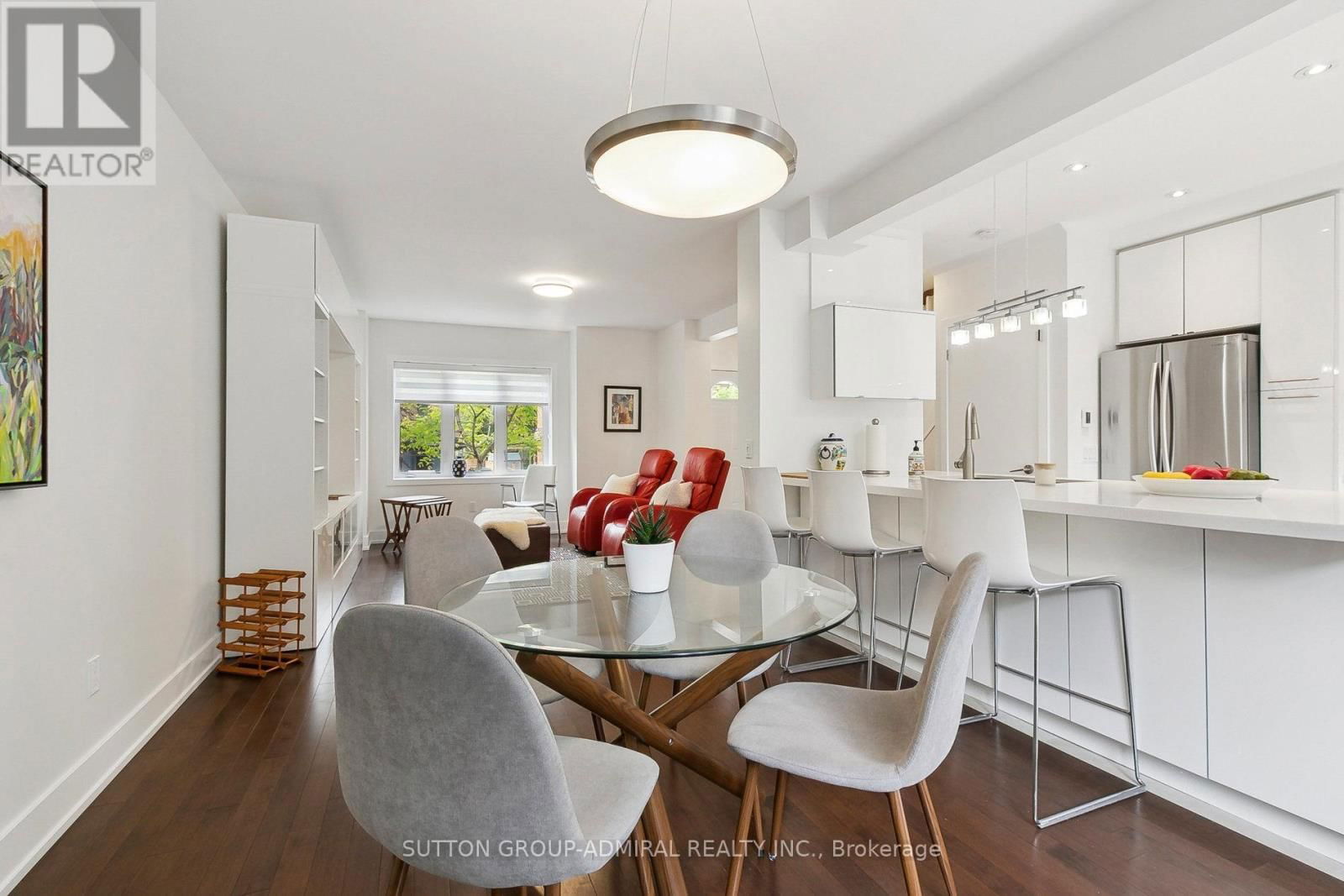34 ELVINA GARDENS Image 22