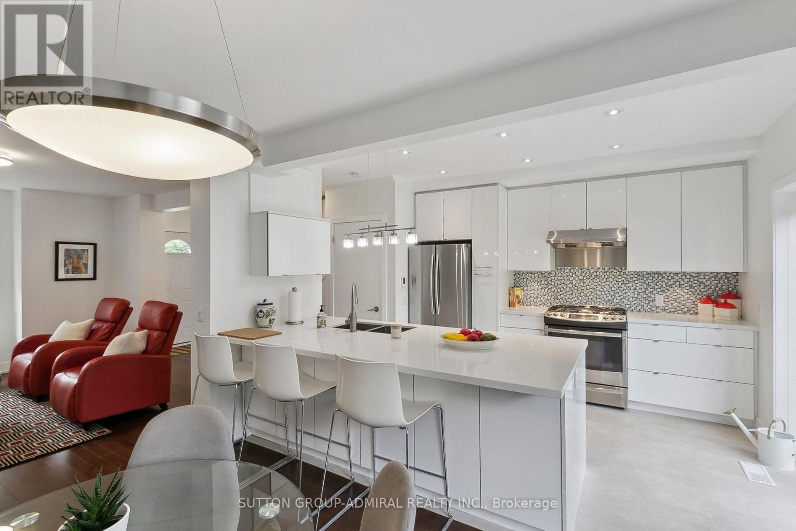 34 ELVINA GARDENS Image 23