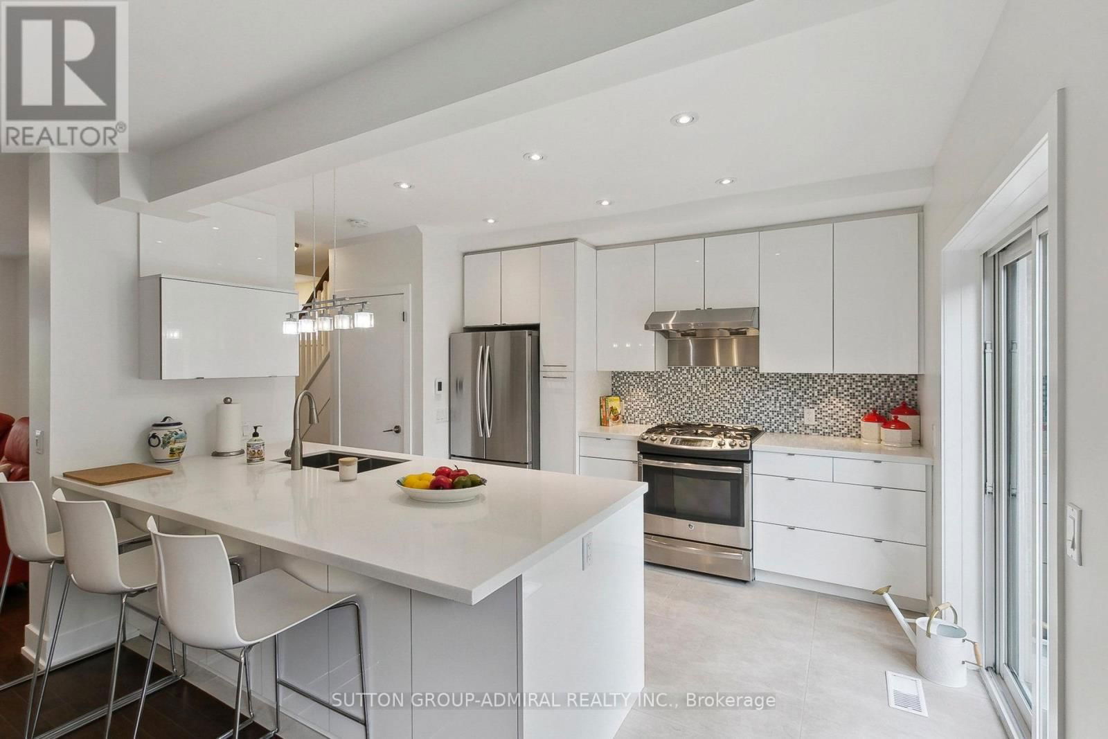 34 ELVINA GARDENS Image 24