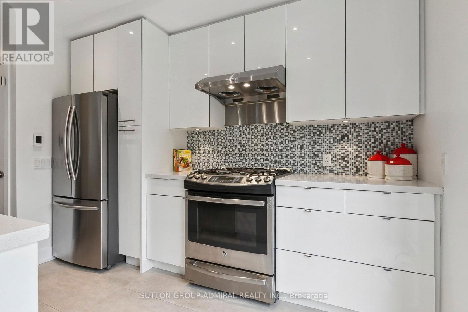 34 ELVINA GARDENS Image 27