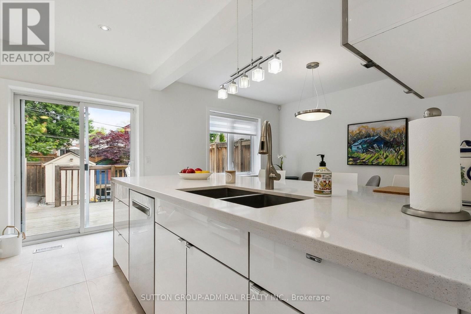 34 ELVINA GARDENS Image 31