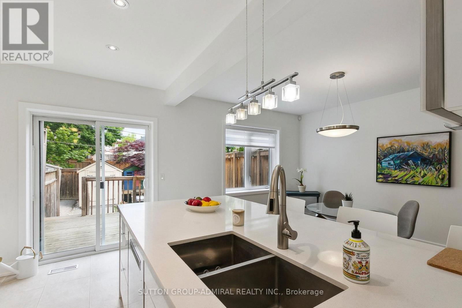 34 ELVINA GARDENS Image 32