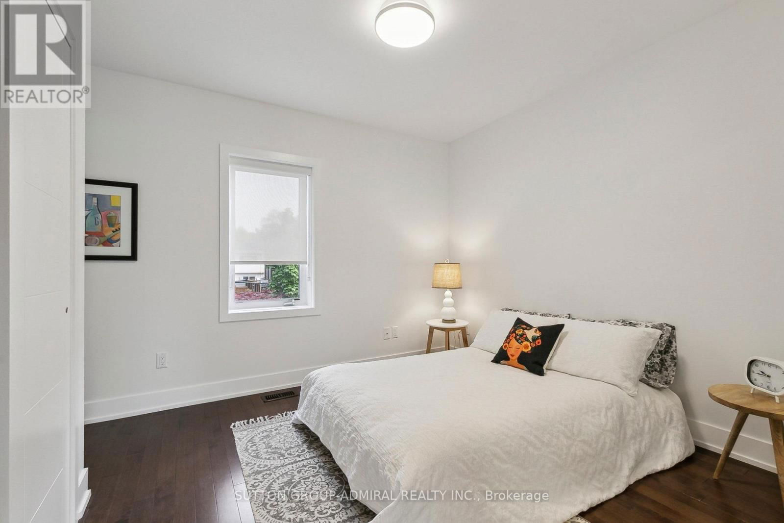 34 ELVINA GARDENS Image 34