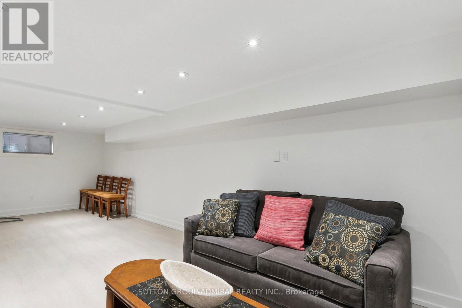 34 ELVINA GARDENS Image 44