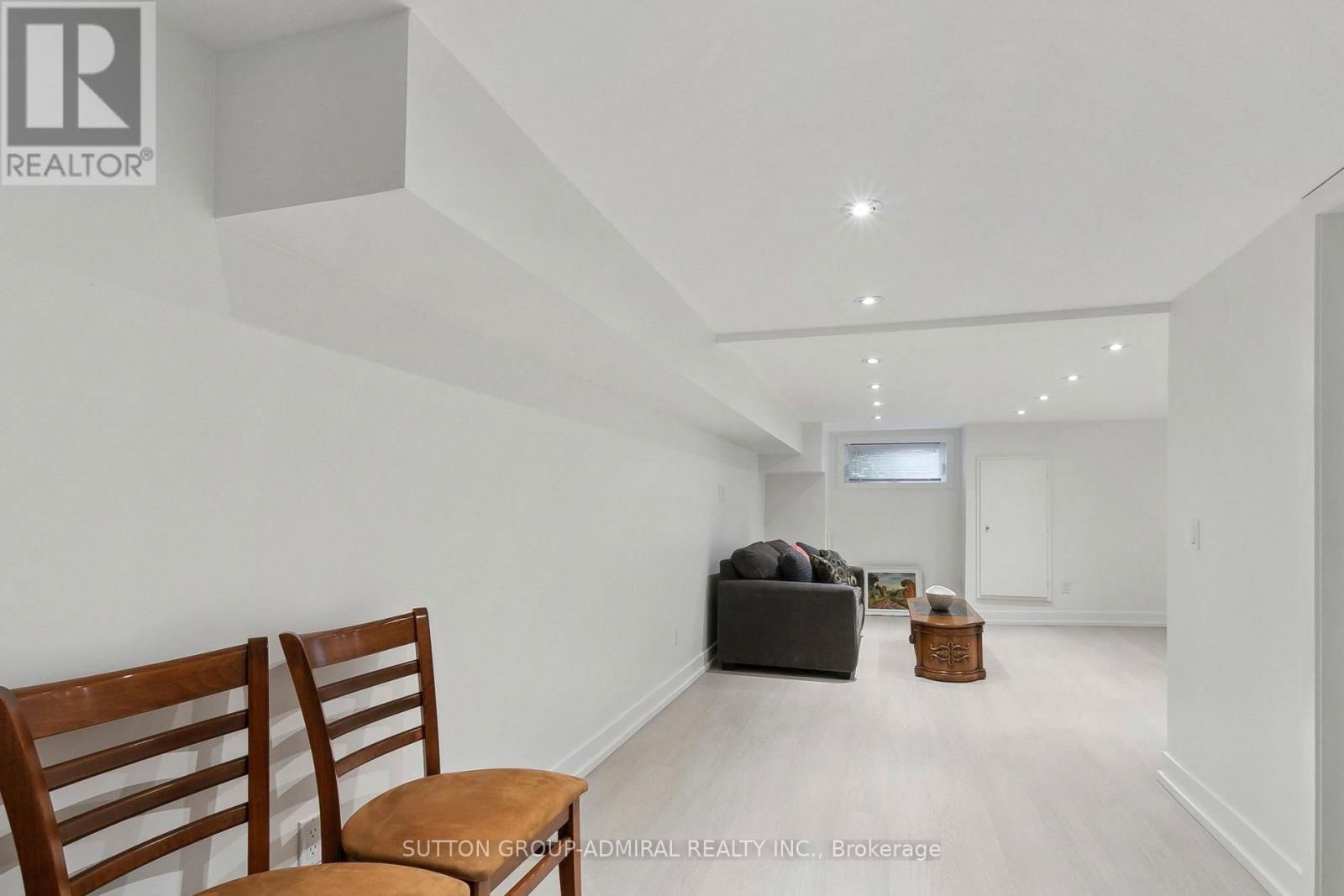 34 ELVINA GARDENS Image 45
