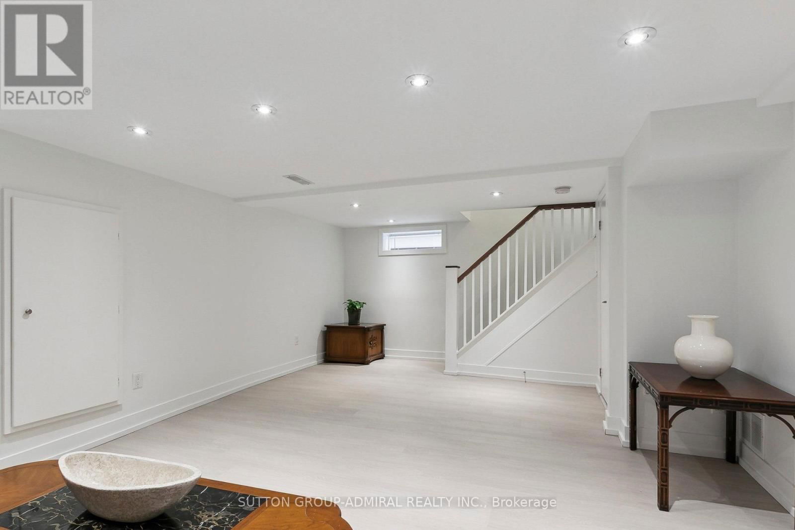 34 ELVINA GARDENS Image 46