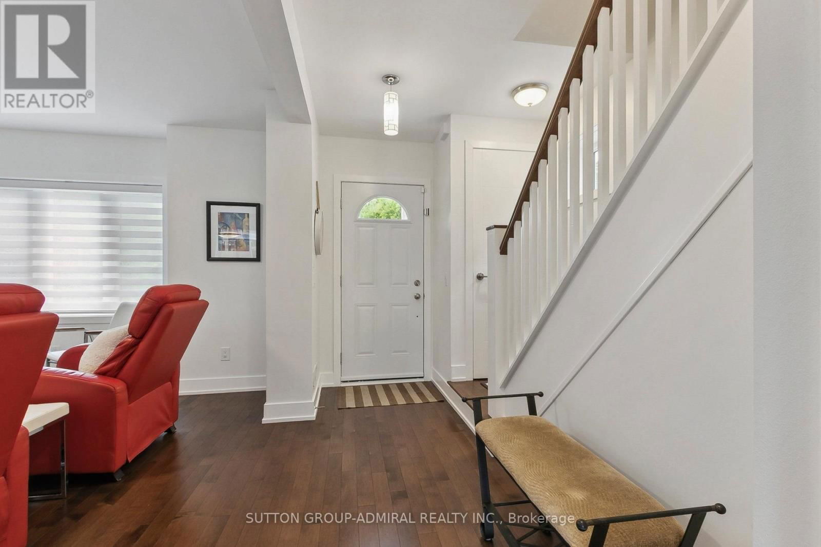 34 ELVINA GARDENS Image 5