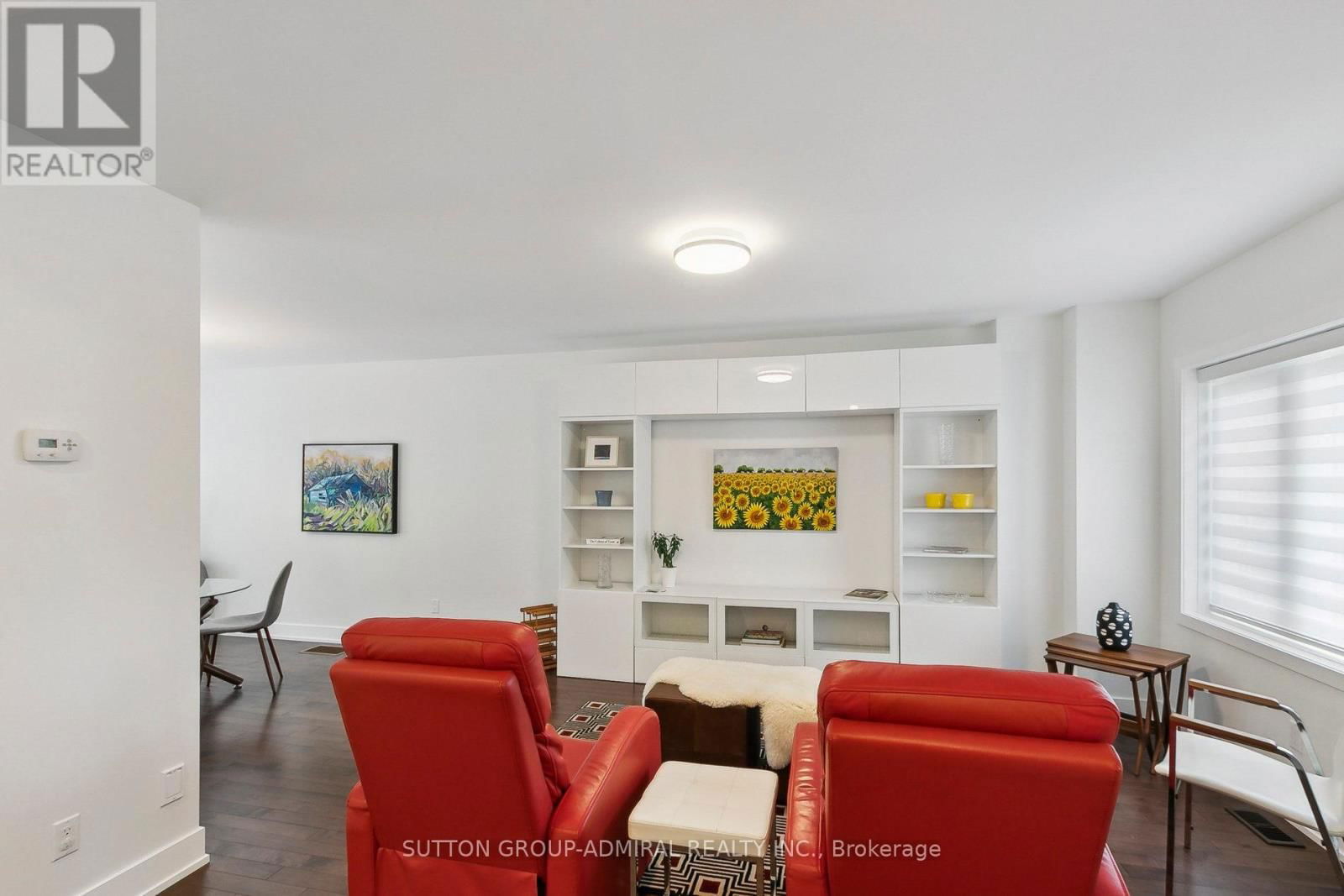 34 ELVINA GARDENS Image 7