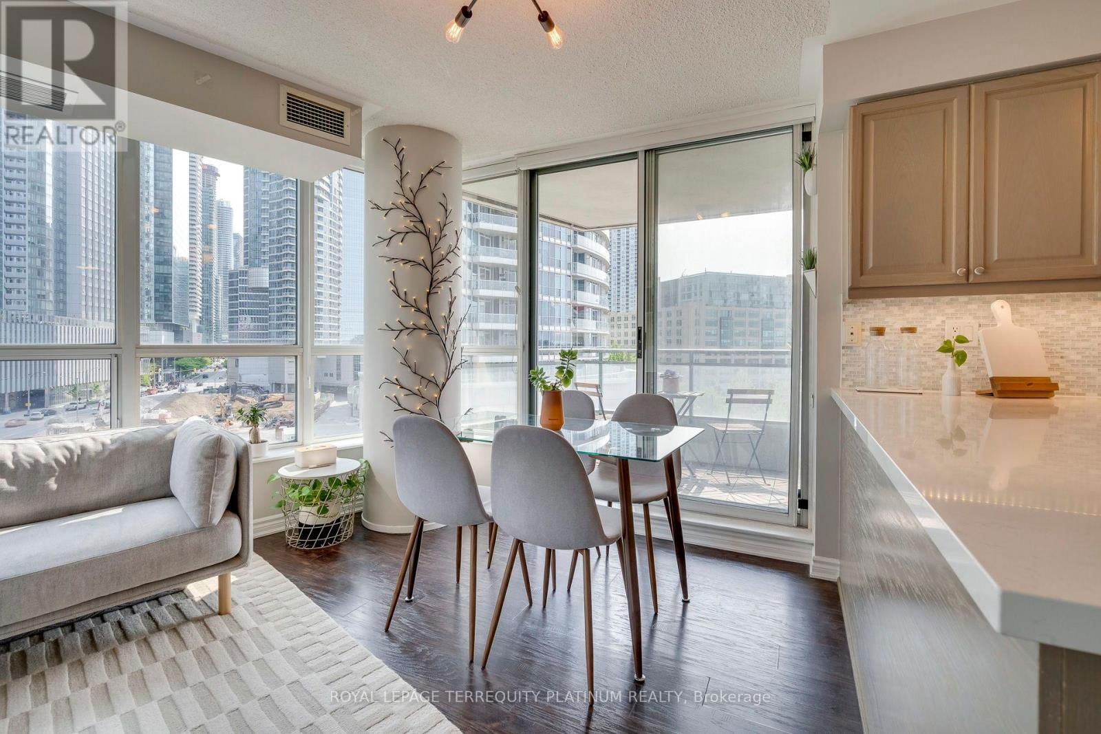 702 - 228 QUEENS QUAY WEST Image 10