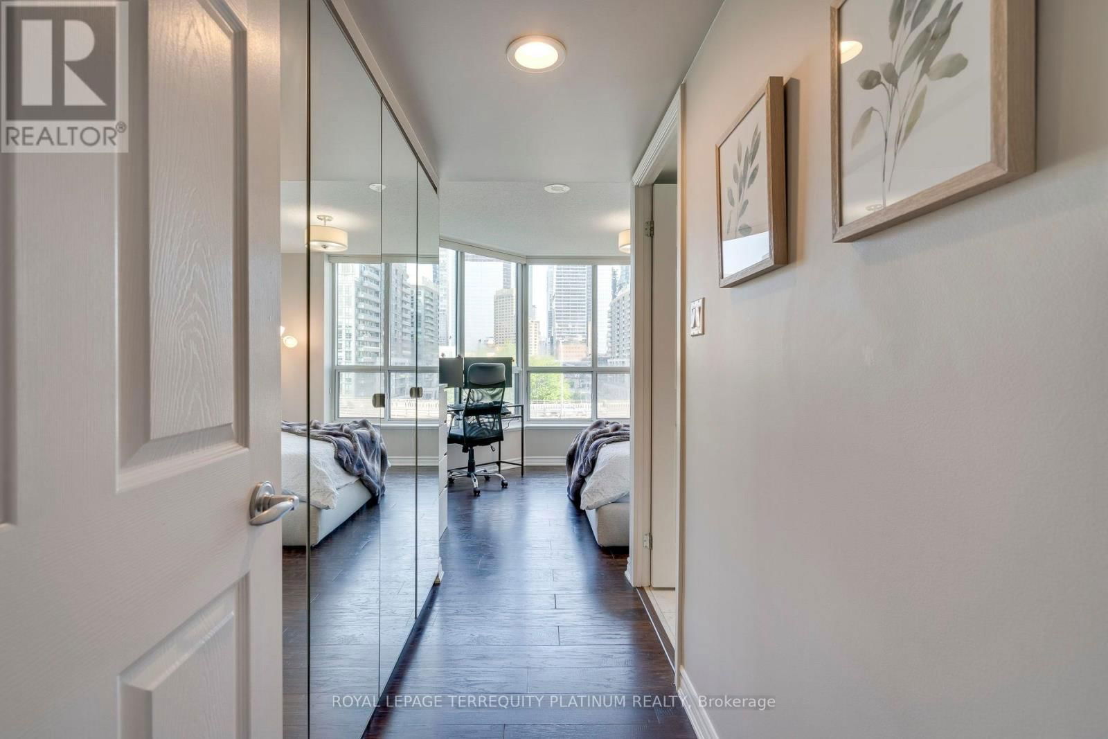 702 - 228 QUEENS QUAY WEST Image 14