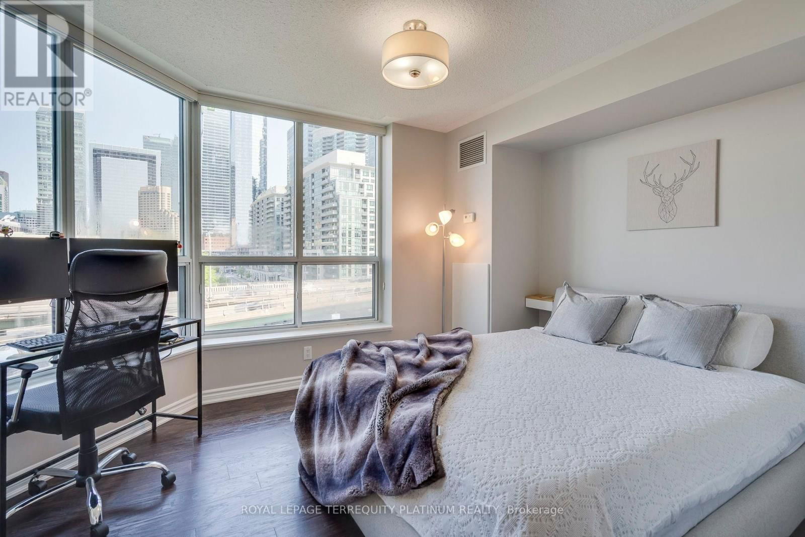 702 - 228 QUEENS QUAY WEST Image 16