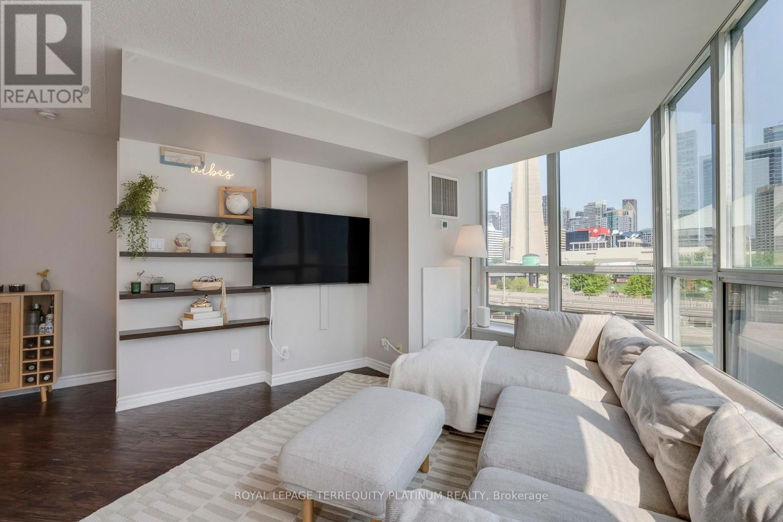 702 - 228 QUEENS QUAY WEST Image 8
