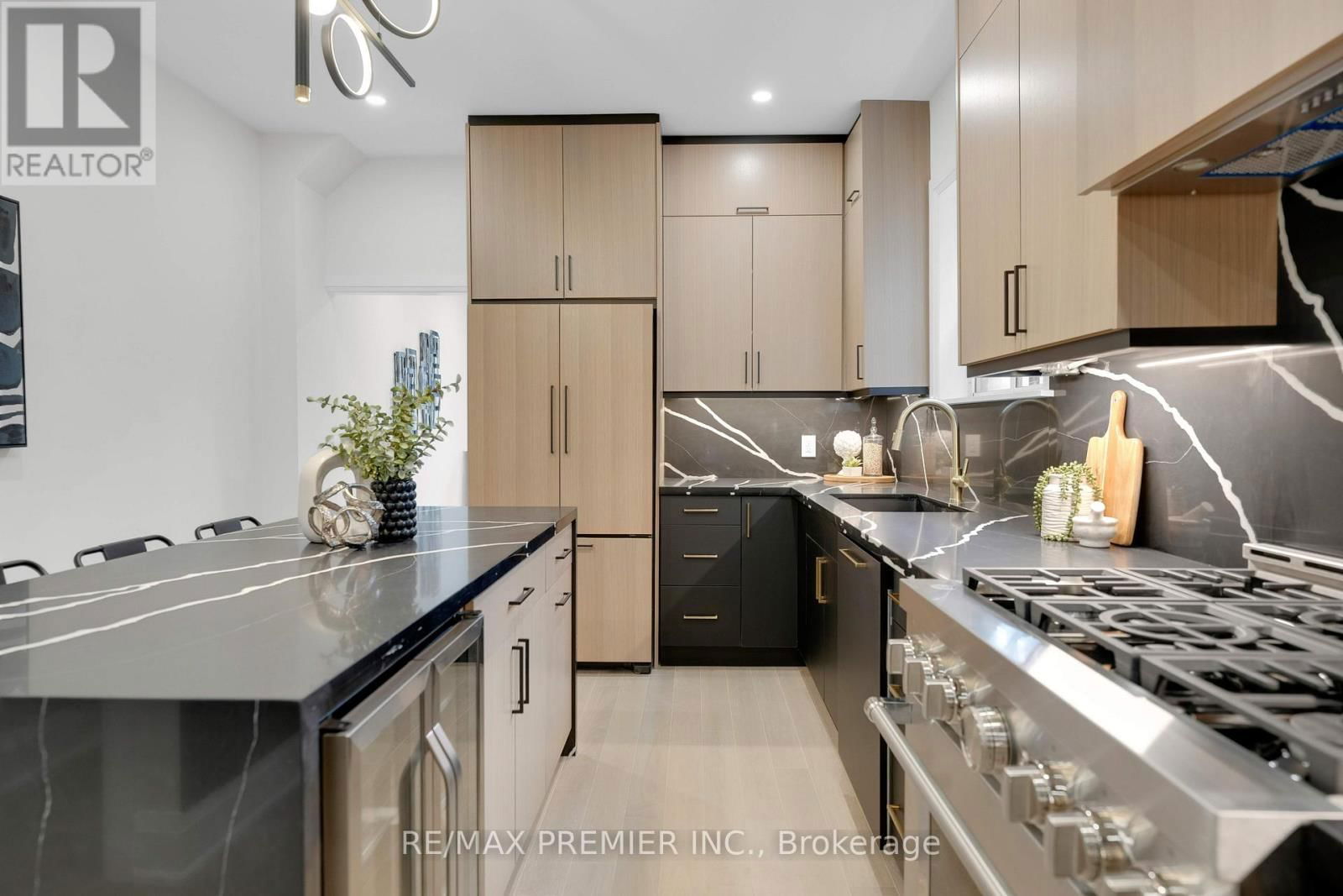 388 CRAWFORD STREET Image 13