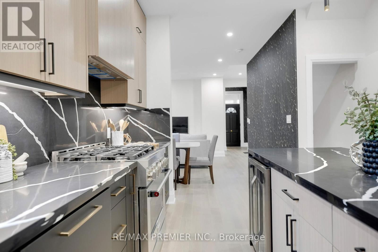 388 CRAWFORD STREET Image 15