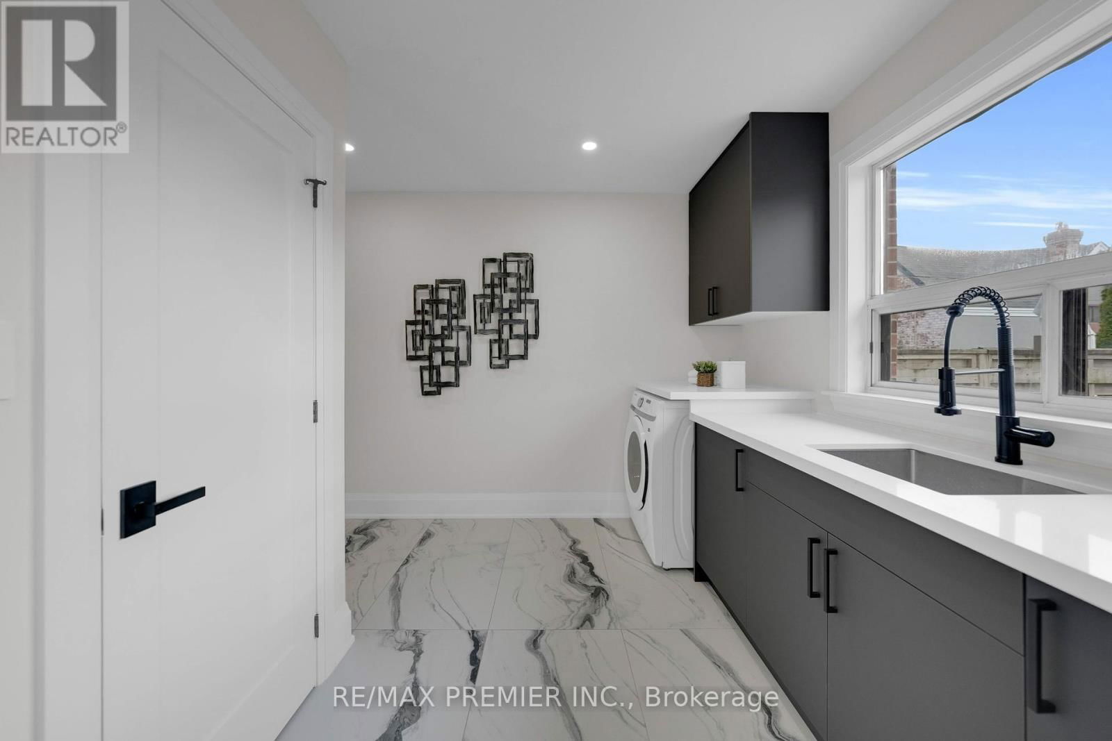 388 CRAWFORD STREET Image 17