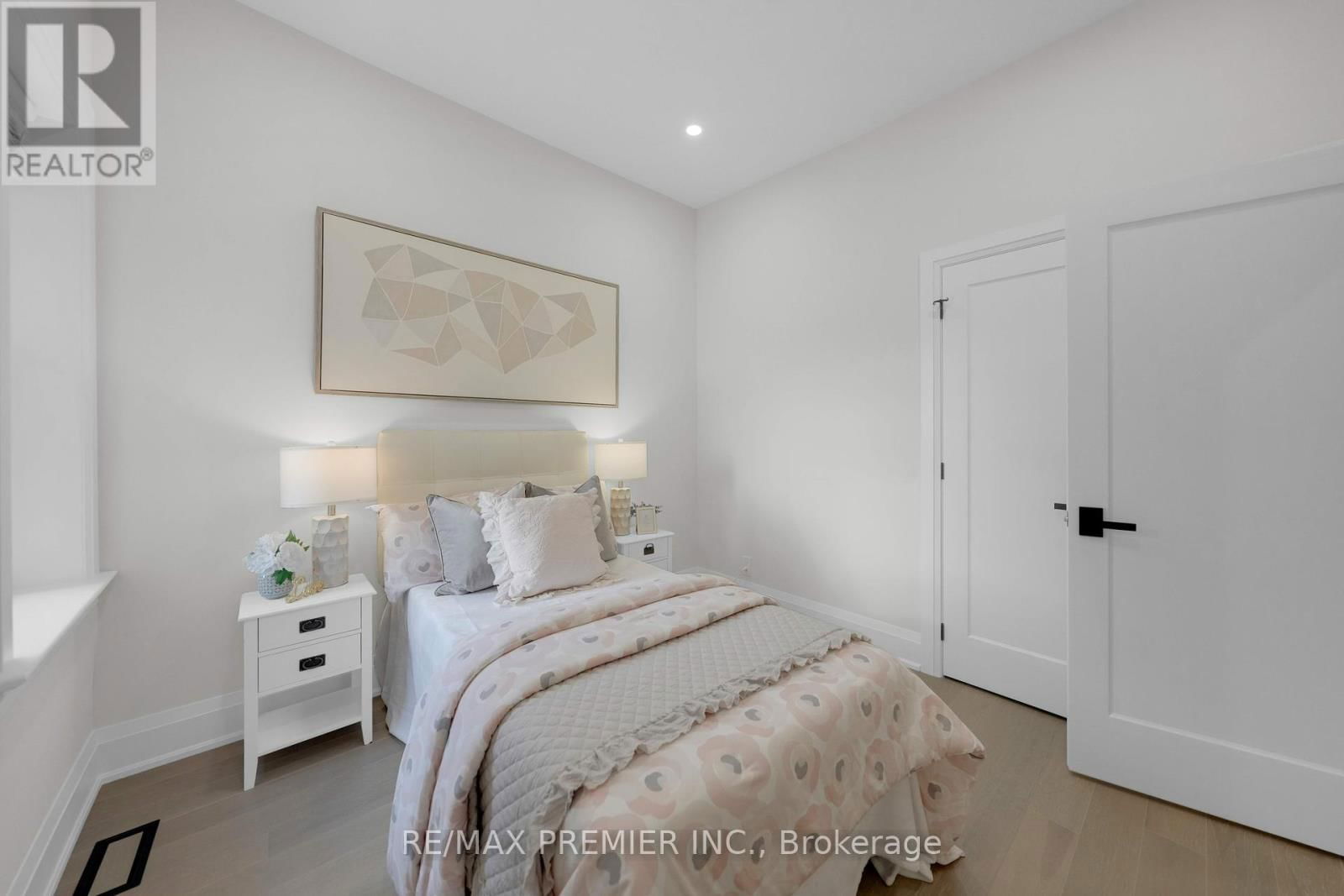 388 CRAWFORD STREET Image 27