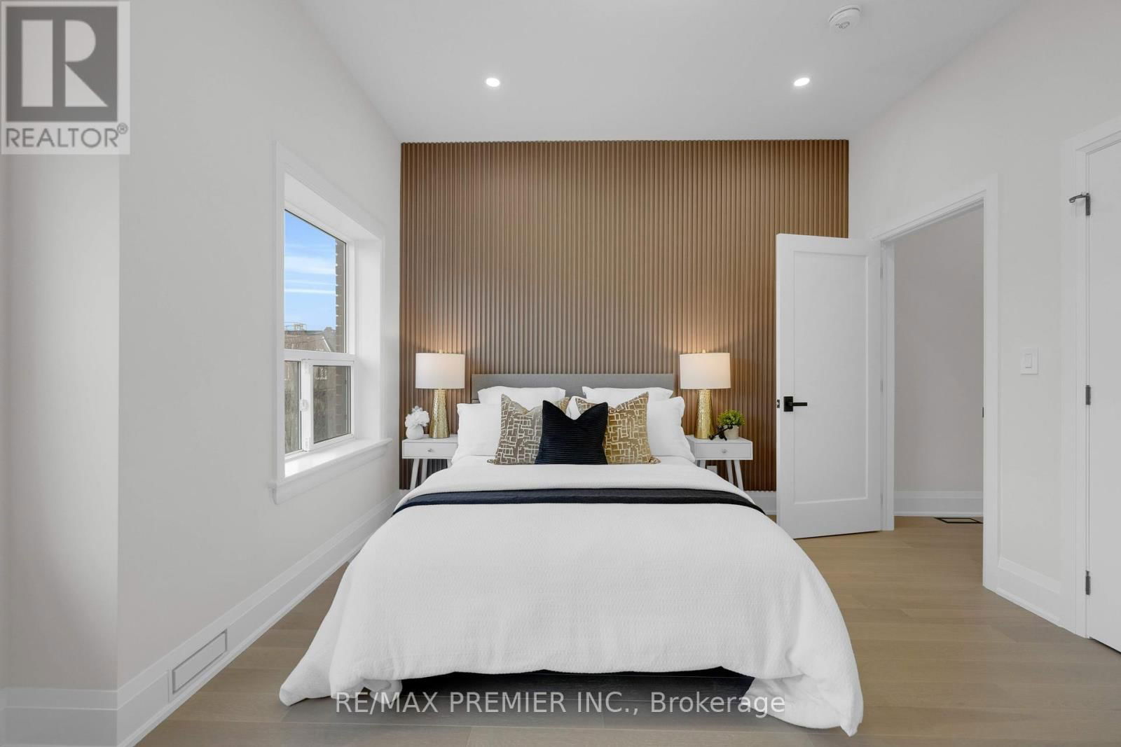 388 CRAWFORD STREET Image 30