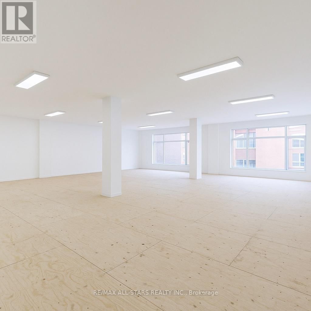 302 - 14 MCCAUL STREET Image 2