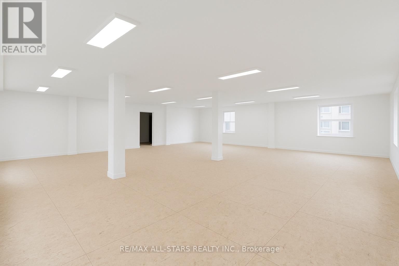 302 - 14 MCCAUL STREET Image 3