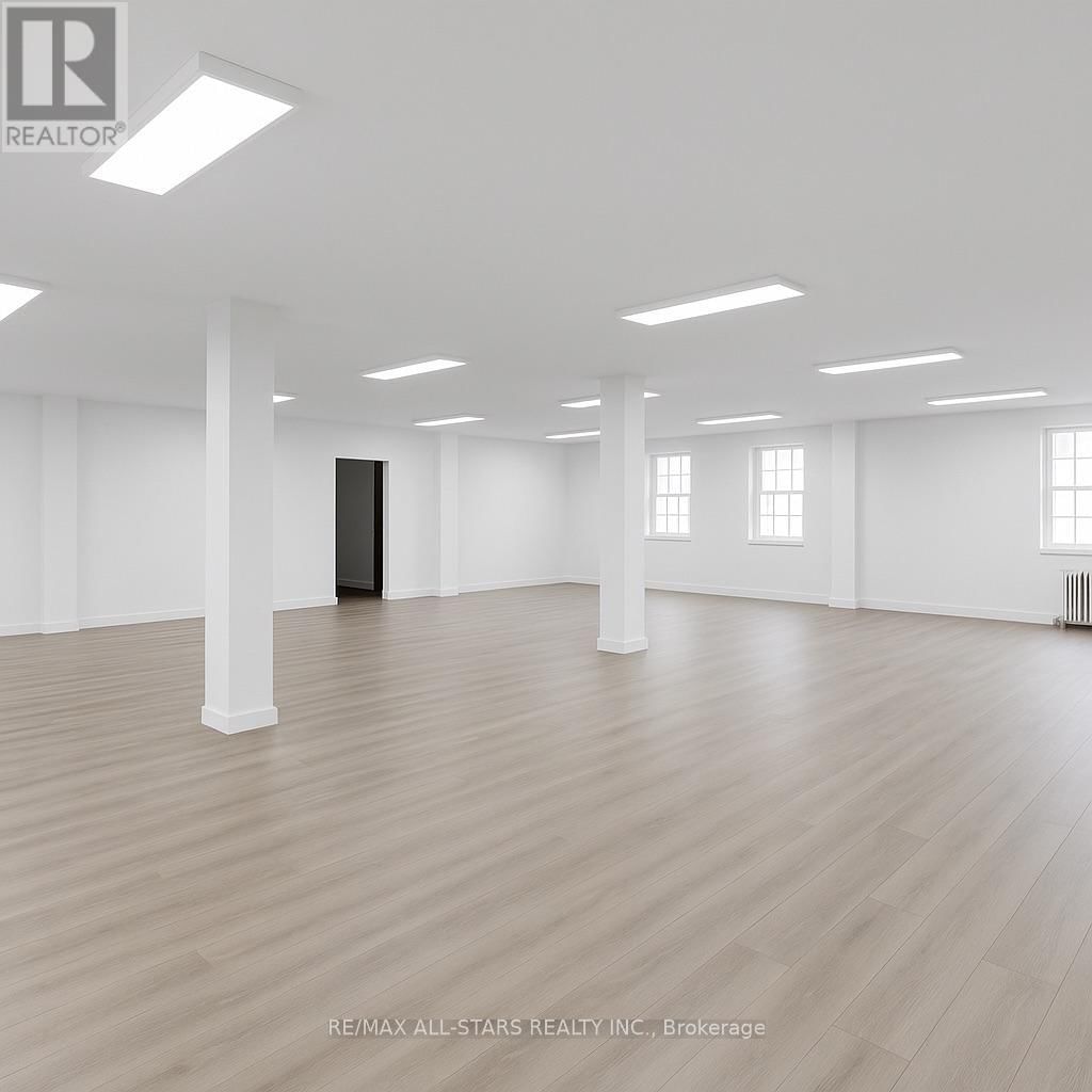 302 - 14 MCCAUL STREET Image 4