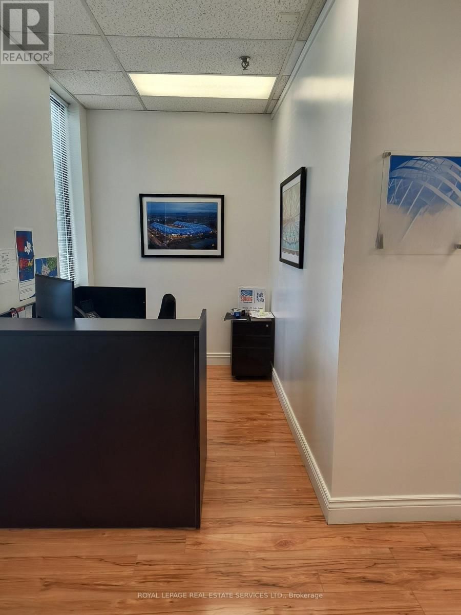 4 - 12 UPJOHN ROAD Image 2