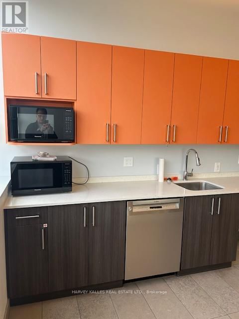 203 - 109 VANDERHOOF AVENUE Image 10