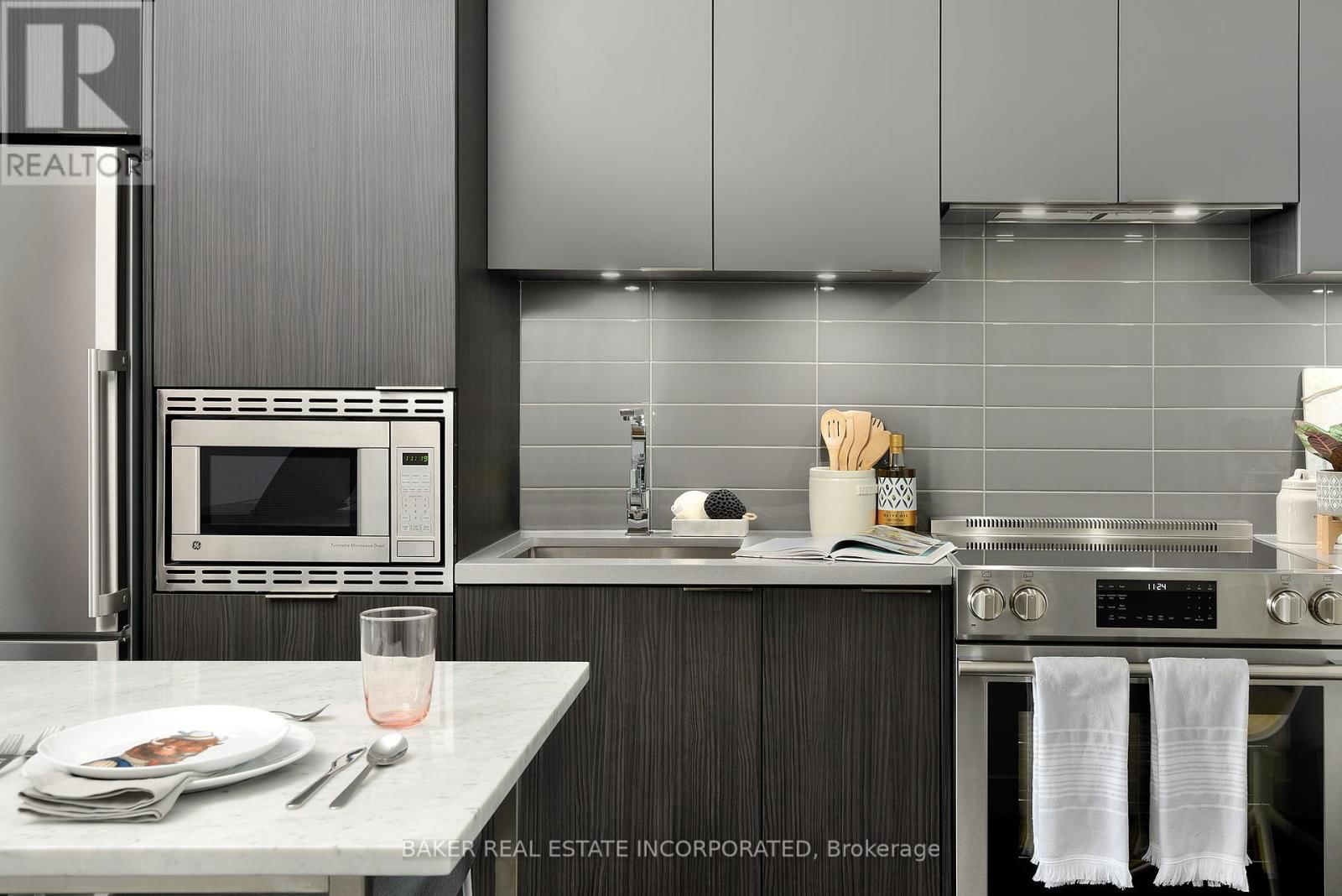 805 - 15 ROEHAMPTON AVENUE Image 10