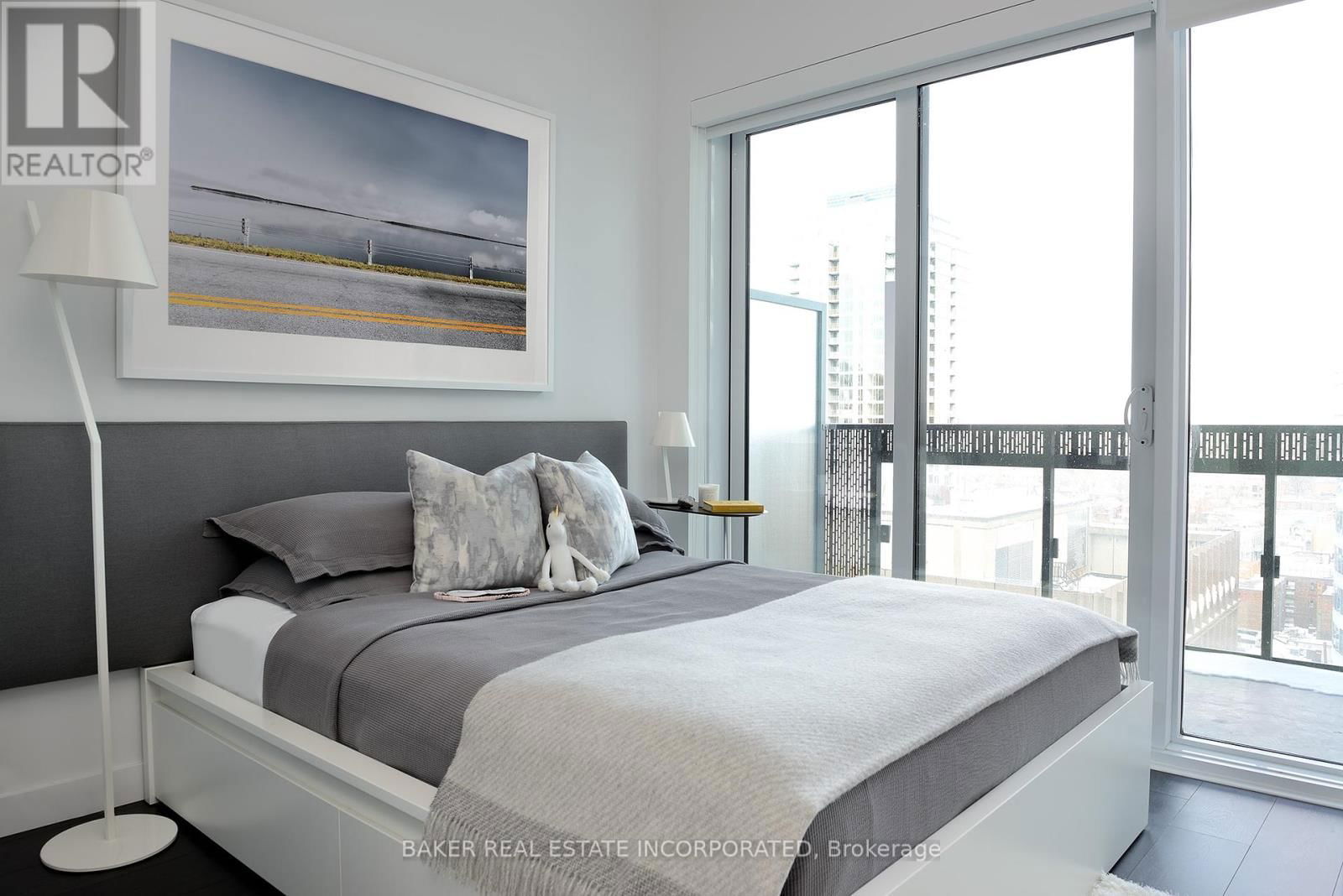 805 - 15 ROEHAMPTON AVENUE Image 4