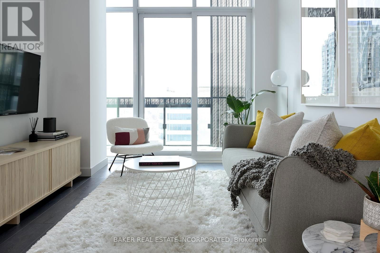 805 - 15 ROEHAMPTON AVENUE Image 7