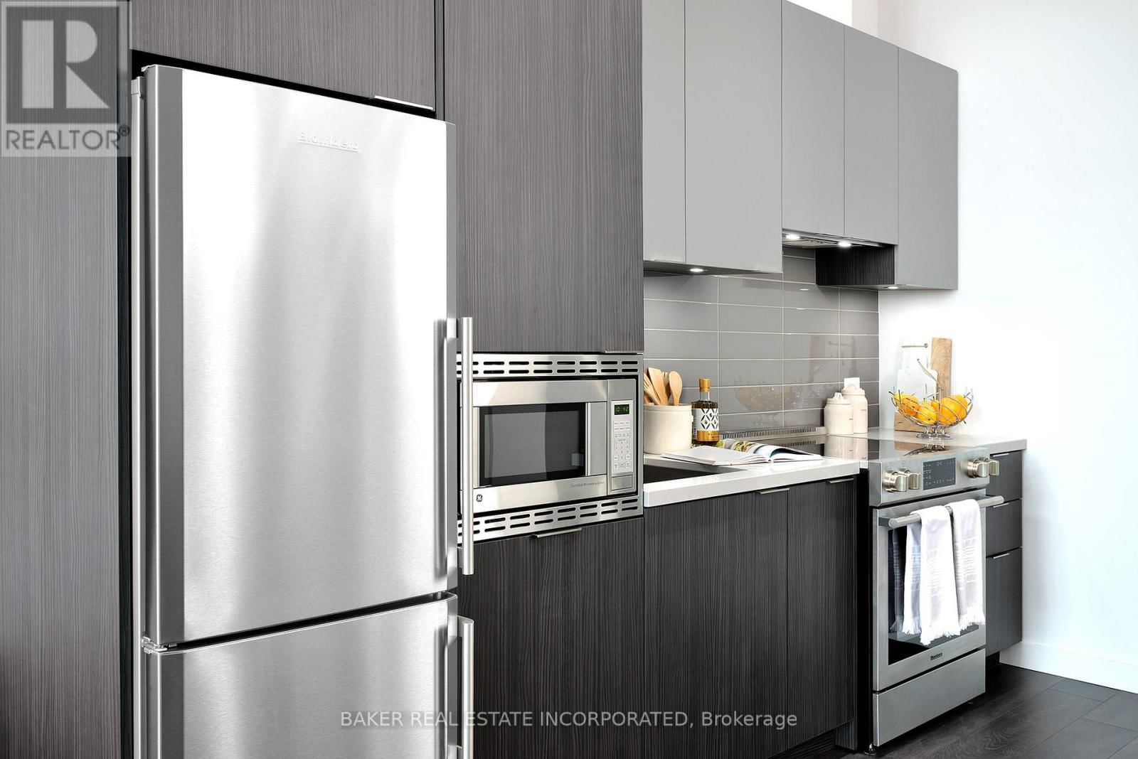 805 - 15 ROEHAMPTON AVENUE Image 8