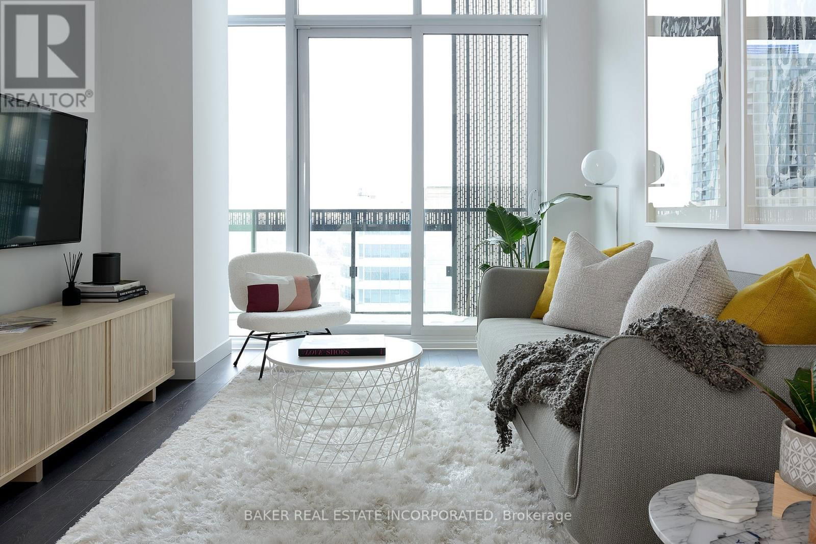1111 - 15 ROEHAMPTON AVENUE Image 5