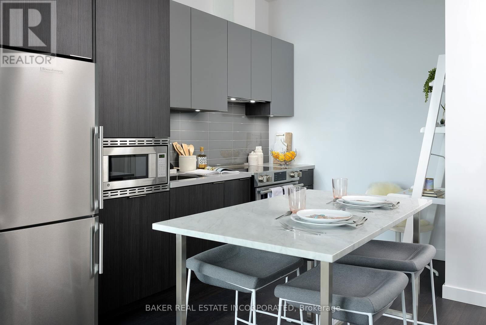 1111 - 15 ROEHAMPTON AVENUE Image 7