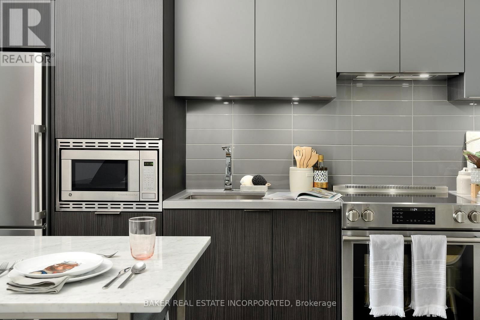 1111 - 15 ROEHAMPTON AVENUE Image 9