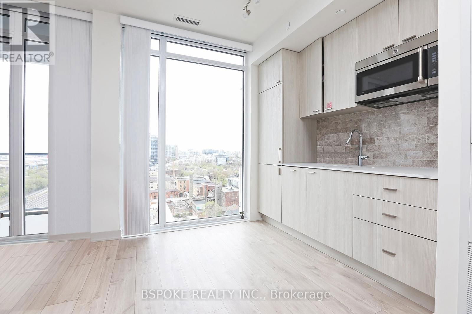 1510W - 27 BATHURST STREET Image 2