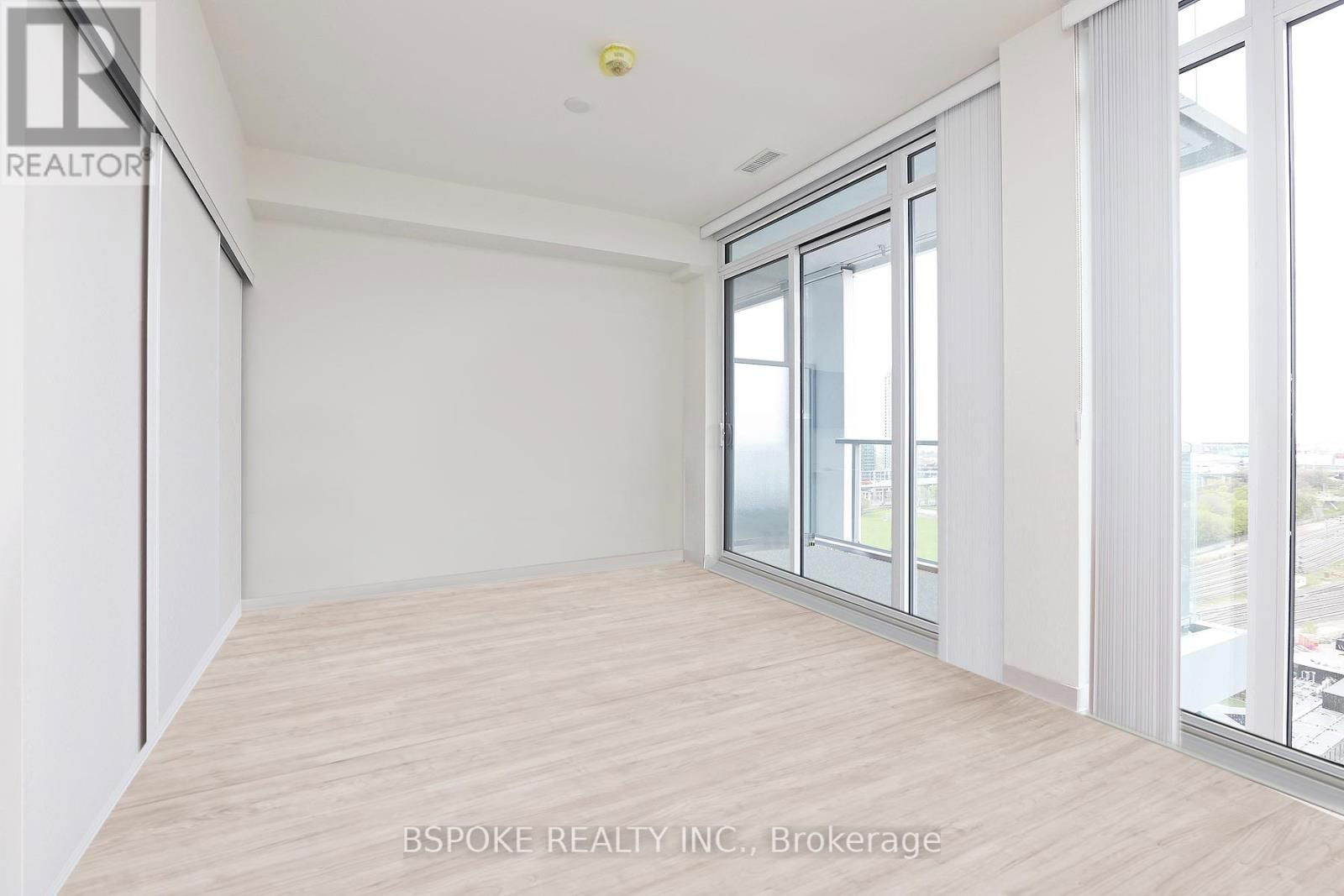 1510W - 27 BATHURST STREET Image 3